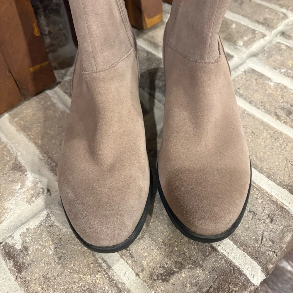 Sorel Women’s Lolla Chelsea Suede Boots Size 10